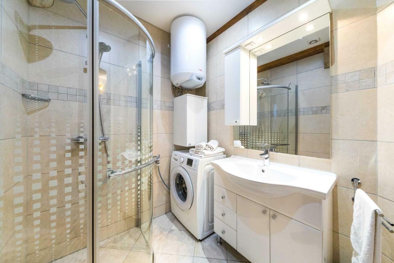 First Vestibul Apartman Split Kültér fotó